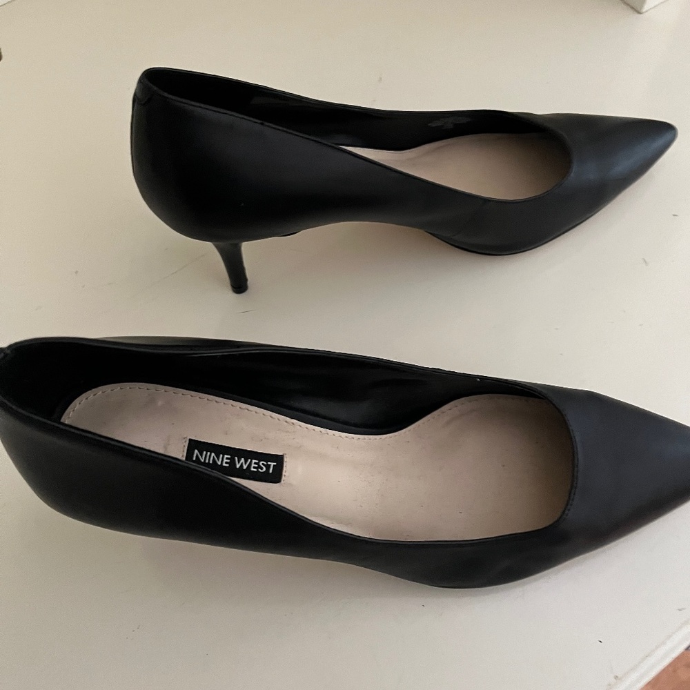Nine West Black Pumps